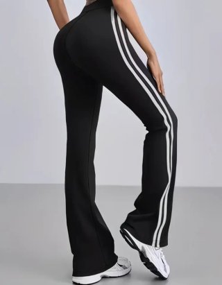 Pantalón deportivo negro con rayas