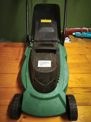 Cortacésped eléctrico verde