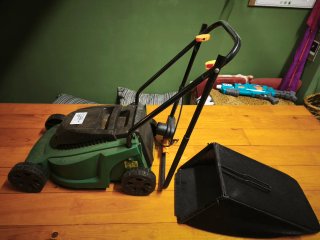 Cortacésped eléctrico verde