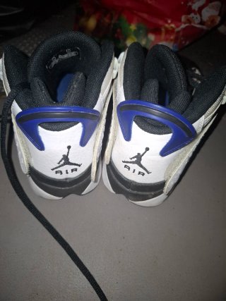 Zapatillas Jordan Negras y Azules