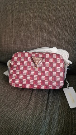 Bandolera Guess Morado y Dorado