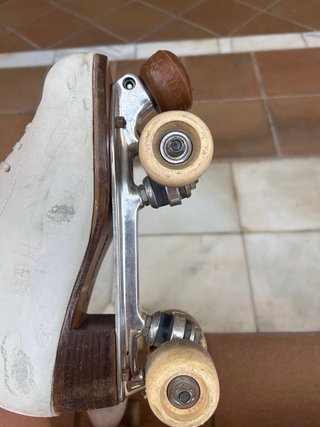 Pattini bianchi in pelle