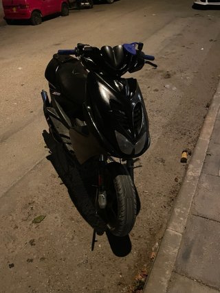 Yamaha Aerox Negra