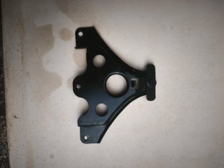 Soporte metálico negro trasero Jog r10