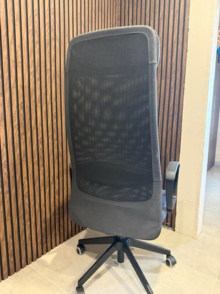 Silla de oficina ergonómica negra