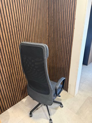 Silla de oficina ergonómica negra