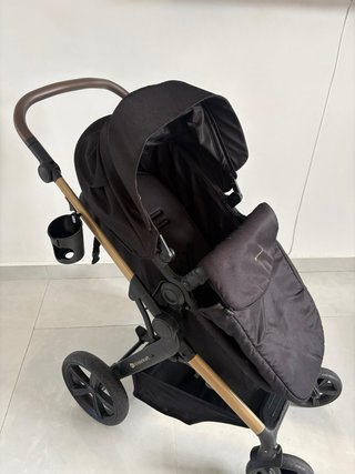 Carrito de bebé negro
