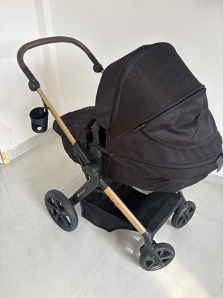 Carrito de bebé negro