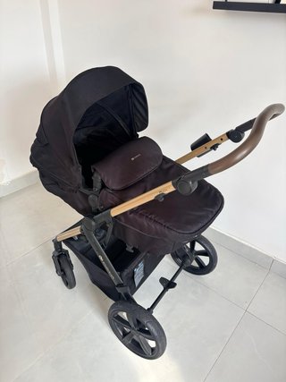 Carrito de bebé negro