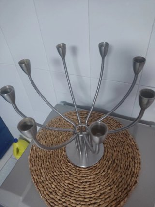 Candelabro de metal plateado