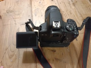 Canon EOS 750D + Lente 18-55mm + Grip