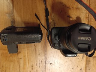 Canon EOS 750D + Lente 18-55mm + Grip