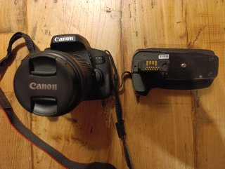 Canon EOS 750D + Lente 18-55mm + Grip