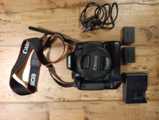 Canon EOS 750D + Lente 18-55mm + Grip