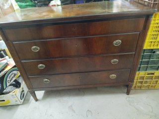 Cómoda antigua de madera