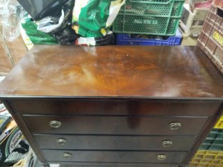 Cómoda antigua de madera