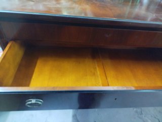 Cómoda antigua de madera