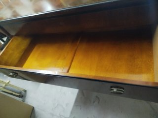 Cómoda antigua de madera
