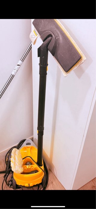 Vaporeta amarilla con accesorios
