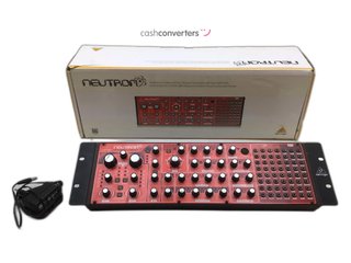 sintetizador behringer neutron