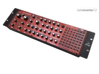 sintetizador behringer neutron