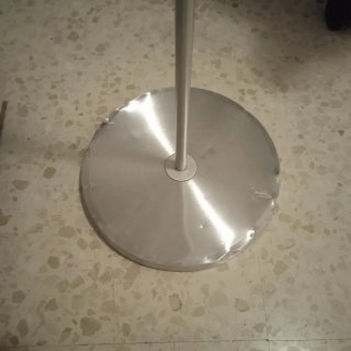 Lámpara de pie flexible de metal