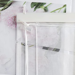 Estor moderno transparente con patrón ondas
