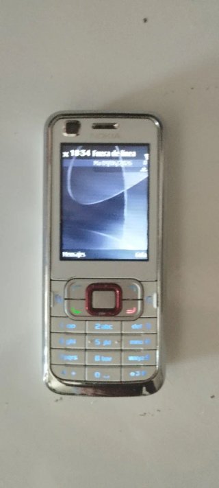 Móvil Nokia Plata y Rojo
