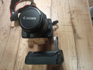 Canon EOS 80D + Lente 18-55mm + Grip