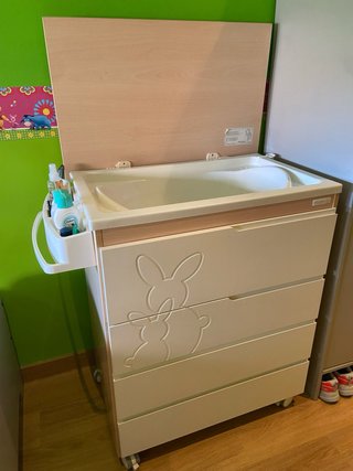 Cambiador bebé 4 cajones + bañera de Prenatal.