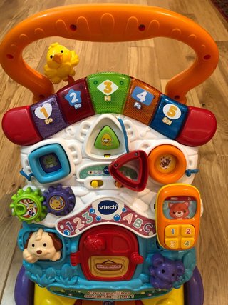 Correpasillos y centro de actividades 2 en 1 vtech