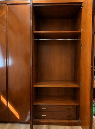 Dormitorio nogal: armario, cama, mesillas y cómoda