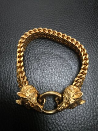 Cadena de mano estilo lobo dorada