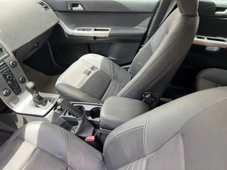 Volvo S40 1.6 Kinetic gasolina Nacional averiado