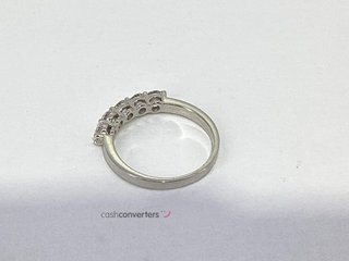 anillo oro 18k con piedra con diamante de laboratorio