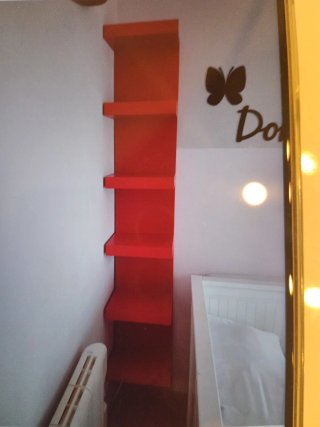 Estantería de pared Ikea roja