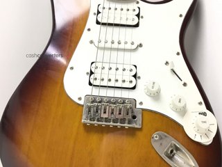 guitarra electrica 07usa no tiene