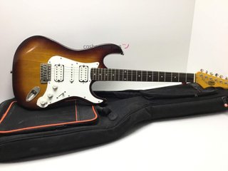 guitarra electrica 07usa no tiene