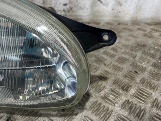 FARO DERECHO OPEL CORSA B 90444785