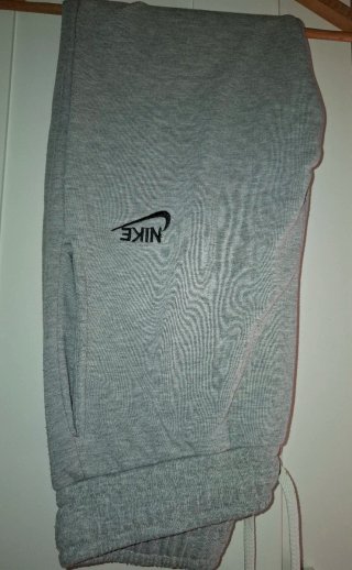 Set sportivo Nike grigio, nero e bianco