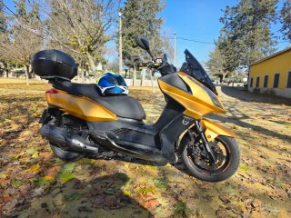 Cambio Kymco Superdink 125 por coche.