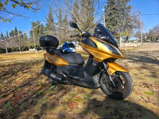 Cambio Kymco Superdink 125 por coche.