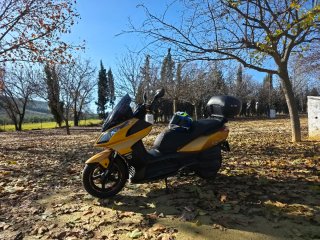 Cambio Kymco Superdink 125 por coche.