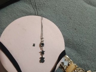 Collar con colgante de oso y estrellas