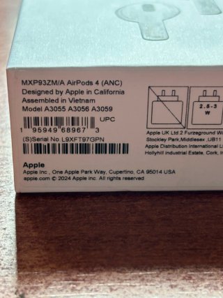 AirPods 4 SIN cancelación de ruido.