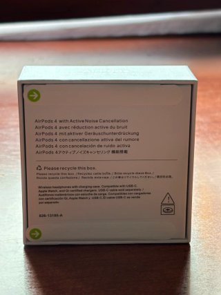 AirPods 4 SIN cancelación de ruido.
