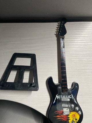 Mini Guitarra Metallica + Soporte