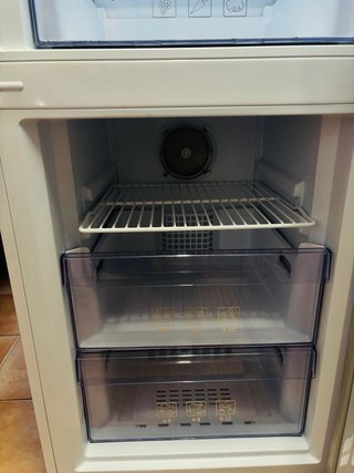 Nevera y lavavajillas Beko