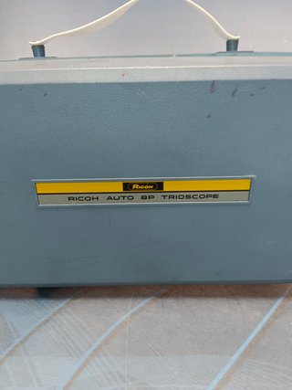 Proyector de cine SUPER 8 RICOH 8P TRIOSCOPE, no funciona, arranca pero hace un ruido demoledor, para piezas
