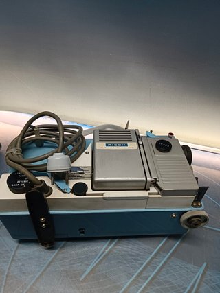 Proyector de cine SUPER 8 RICOH 8P TRIOSCOPE, no funciona, arranca pero hace un ruido demoledor, para piezas